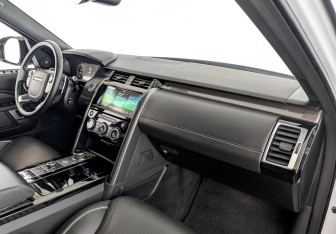 Подержанный автомобиль Land Rover Discovery 2020 года (11 фото)