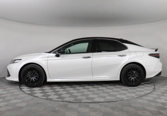 Подержанный автомобиль Toyota Camry Sedan 2018 года (8 фото)