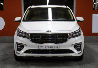 Подержанный автомобиль Kia Carnival 2018 года (2 фото)