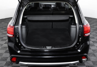 Подержанный автомобиль Mitsubishi Outlander 2015 года (10 фото)