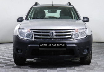 Подержанный автомобиль Renault Duster 2014 года (2 фото)