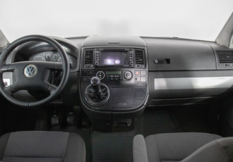Подержанный автомобиль Volkswagen Multivan 2004 года (12 фото)