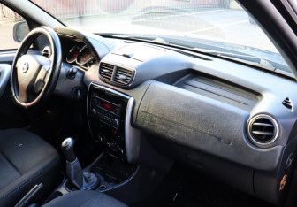 Подержанный автомобиль Nissan Terrano 2016 года (8 фото)