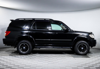 Подержанный автомобиль Toyota Sequoia 2004 года (4 фото)