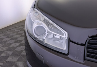 Подержанный автомобиль Nissan Qashqai 2011 года (11 фото)