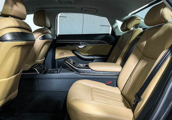 Подержанный автомобиль Audi A8 2018 года (10 фото)