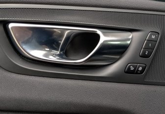 Подержанный автомобиль Volvo XC60 2021 года (27 фото)