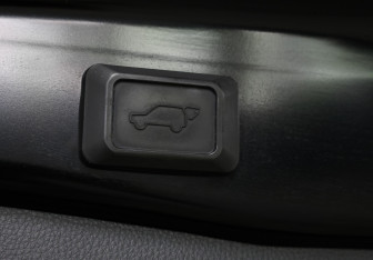 Подержанный автомобиль Toyota RAV4 2021 года (18 фото)
