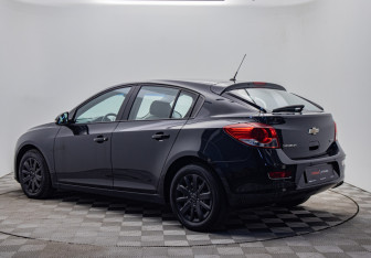 Подержанный автомобиль Chevrolet Cruze Hatchback 2013 года (3 фото)