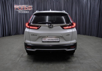 Подержанный автомобиль Honda CR-V 2021 года (6 фото)