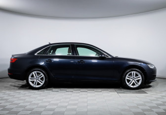 Подержанный автомобиль Audi A4 Sedan 2017 года (4 фото)