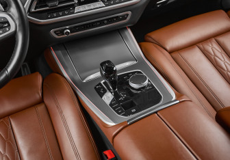 Подержанный автомобиль BMW X5 2023 года (21 фото)