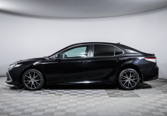 Подержанный автомобиль Toyota Camry Sedan 2021 года (8 фото)
