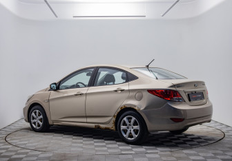 Подержанный автомобиль Hyundai Solaris Sedan 2011 года (7 фото)