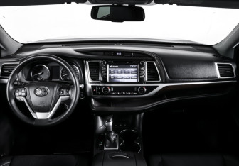 Подержанный автомобиль Toyota Highlander 2014 года (18 фото)