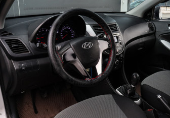 Подержанный автомобиль Hyundai Solaris Hatchback 2013 года (11 фото)