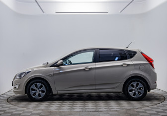 Подержанный автомобиль Hyundai Solaris Hatchback 2015 года (8 фото)