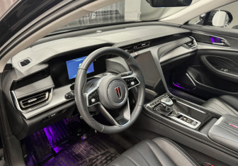 Подержанный автомобиль Hongqi H5 2024 года (7 фото)