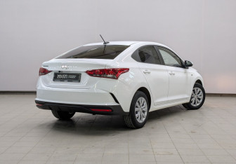 Подержанный автомобиль Hyundai Solaris Sedan 2021 года (26 фото)