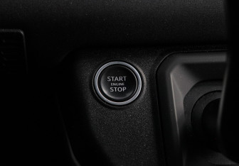 Подержанный автомобиль Land Rover Defender Suv 2020 года (26 фото)