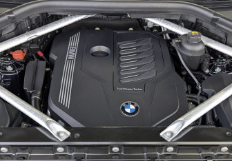 Подержанный автомобиль BMW X6 2021 года (9 фото)