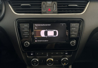 Подержанный автомобиль Skoda Octavia Liftback 2016 года (14 фото)