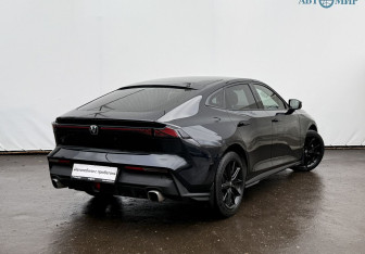 Подержанный автомобиль Changan UNI-V 2023 года (5 фото)