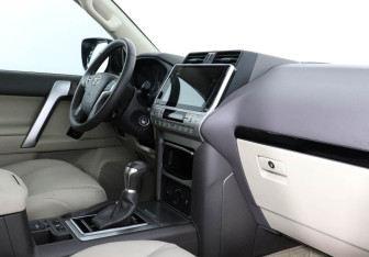 Подержанный автомобиль Toyota Land Cruiser Prado 2021 года (8 фото)