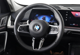 Подержанный автомобиль BMW X1 2025 года (15 фото)