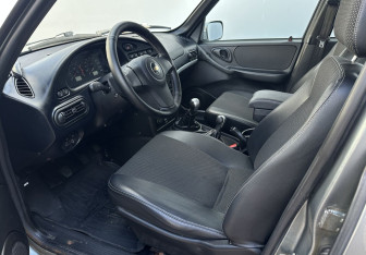 Подержанный автомобиль Chevrolet Niva 2011 года (9 фото)