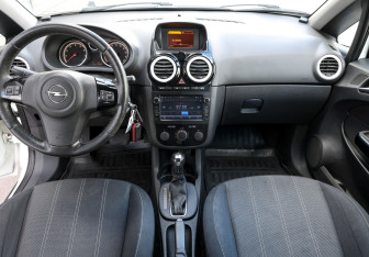 Подержанный автомобиль Opel Corsa 2013 года (13 фото)