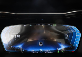 Подержанный автомобиль Geely Tugella 2023 года (11 фото)