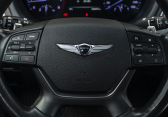 Подержанный автомобиль Genesis G80 2019 года (10 фото)