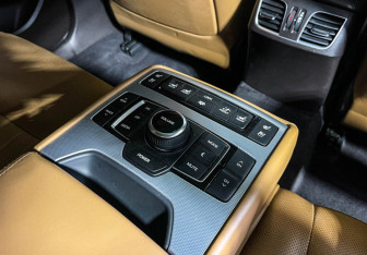 Подержанный автомобиль Genesis G80 2017 года (27 фото)