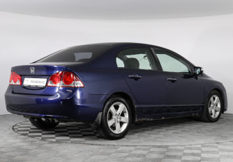 Подержанный автомобиль Honda Civic Sedan 2007 года (3 фото)