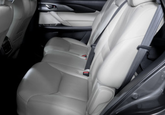 Подержанный автомобиль Mazda CX-9 2017 года (10 фото)