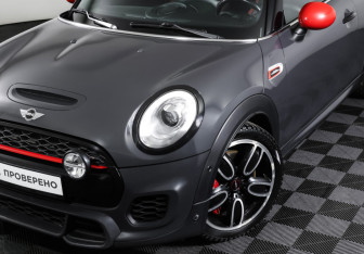 Подержанный автомобиль MINI Hatch 2016 года (25 фото)