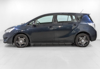 Подержанный автомобиль Toyota Verso 2014 года (8 фото)