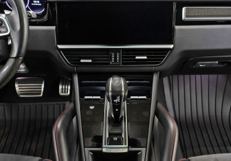 Подержанный автомобиль Porsche Cayenne 2021 года (17 фото)