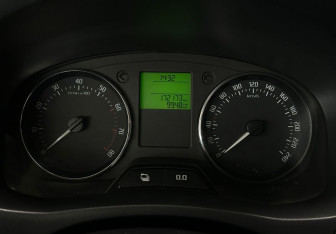 Подержанный автомобиль Skoda Fabia Hatchback 2011 года (15 фото)