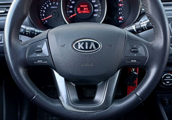 Подержанный автомобиль Kia Rio Sedan 2012 года (13 фото)