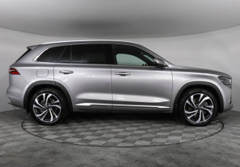 Подержанный автомобиль Geely Monjaro 2023 года (4 фото)