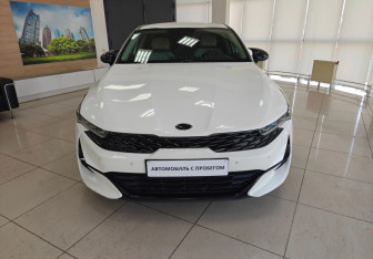 Подержанный автомобиль Kia K5 2020 года (2 фото)