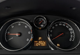 Подержанный автомобиль Opel Antara 2014 года (16 фото)