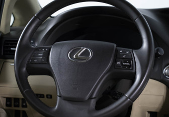 Подержанный автомобиль Lexus RX 2011 года (36 фото)