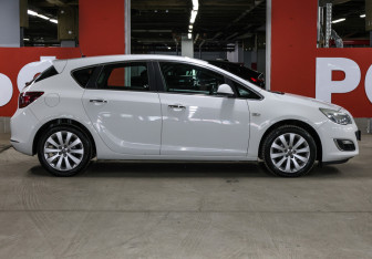 Подержанный автомобиль Opel Astra Hatchback 2012 года (4 фото)