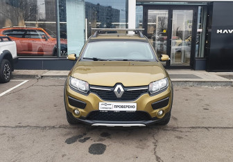 Подержанный автомобиль Renault Sandero 2017 года (2 фото)