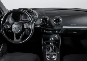 Подержанный автомобиль Audi A3 Sedan 2019 года (12 фото)