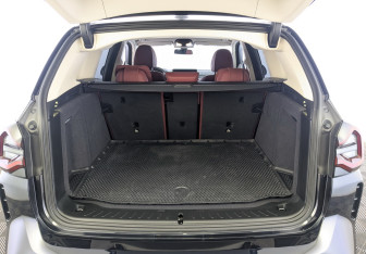 Подержанный автомобиль BMW X3 2024 года (9 фото)