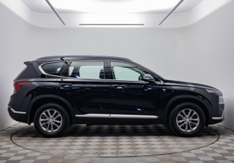 Подержанный автомобиль Hyundai Santa Fe 2021 года (6 фото)